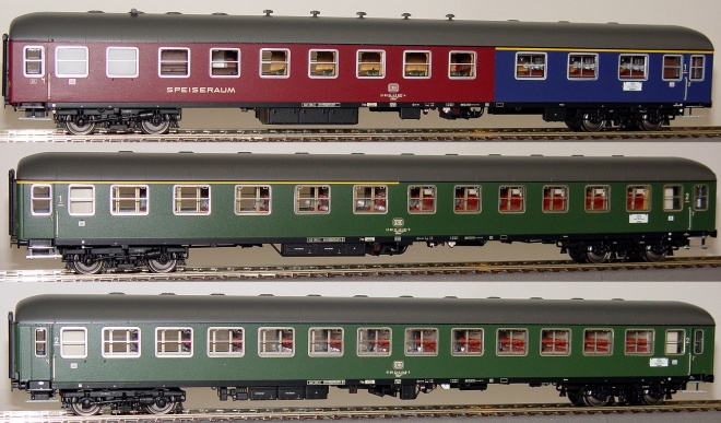 Set of 3 Passenger cars of "Woerthersee" train. Set #2<br /><a href='images/pictures/LS_Models/46139.jpg' target='_blank'>Full size image</a>